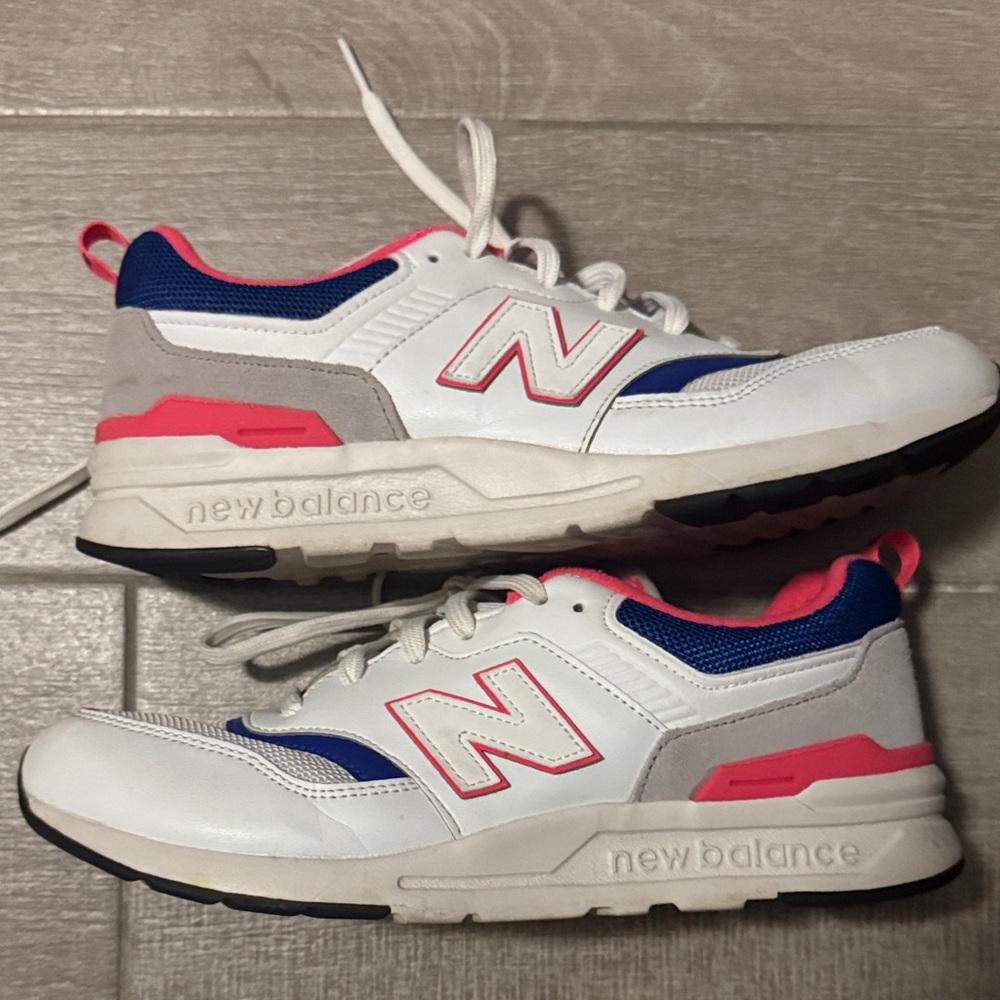 New Balance mens' White, Pink, and Blue Sneakers